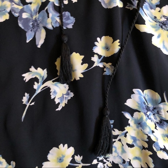 Floral Lace up Long sleeved Dress - Picture 4 of 6